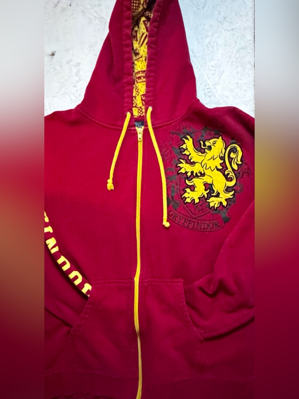 Warner Bros. Universal Gryffindor Red & Yellow Zip Hoodie XL